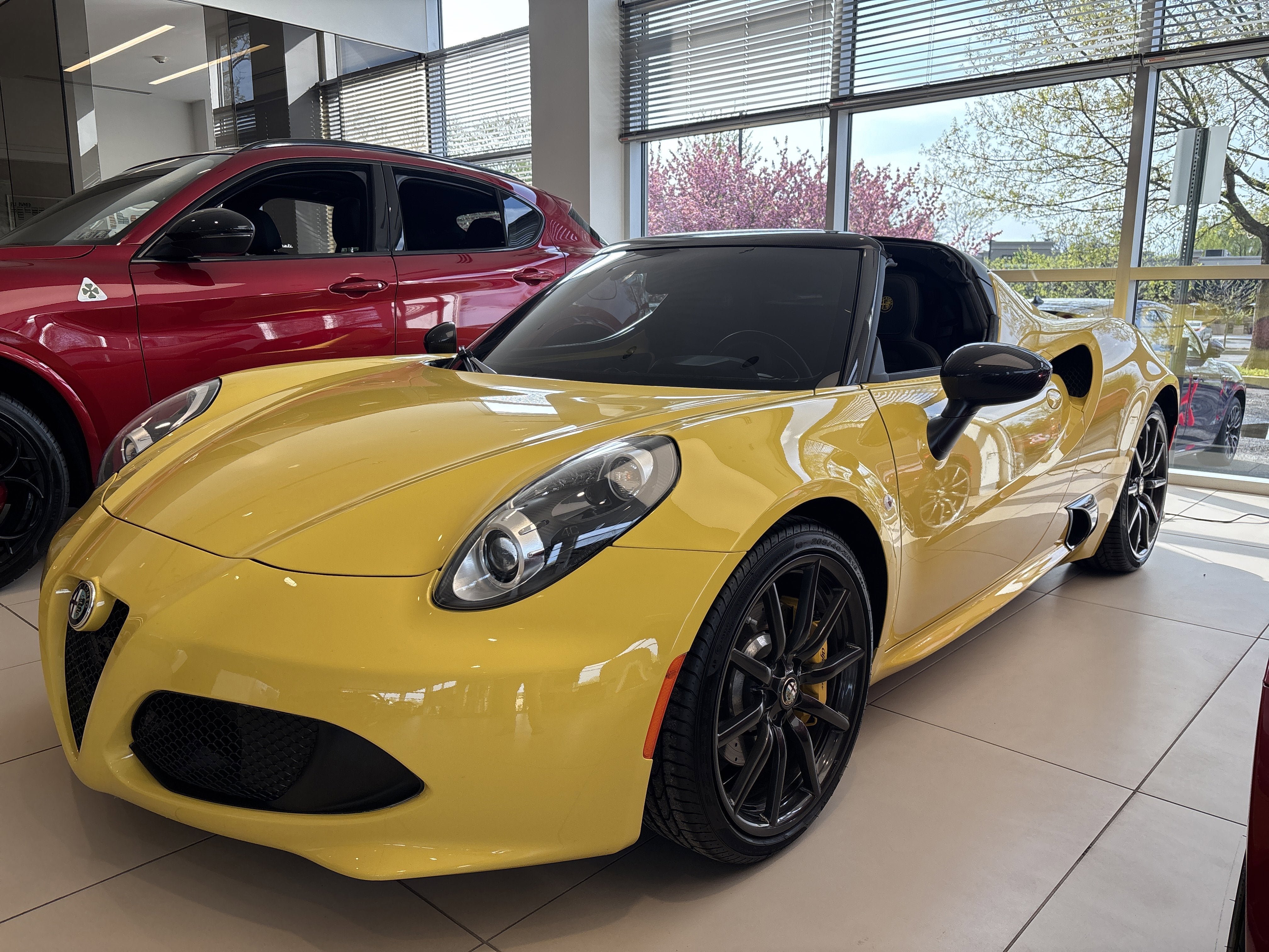 Used 2016 Alfa Romeo 4C Spider RWD image 1
