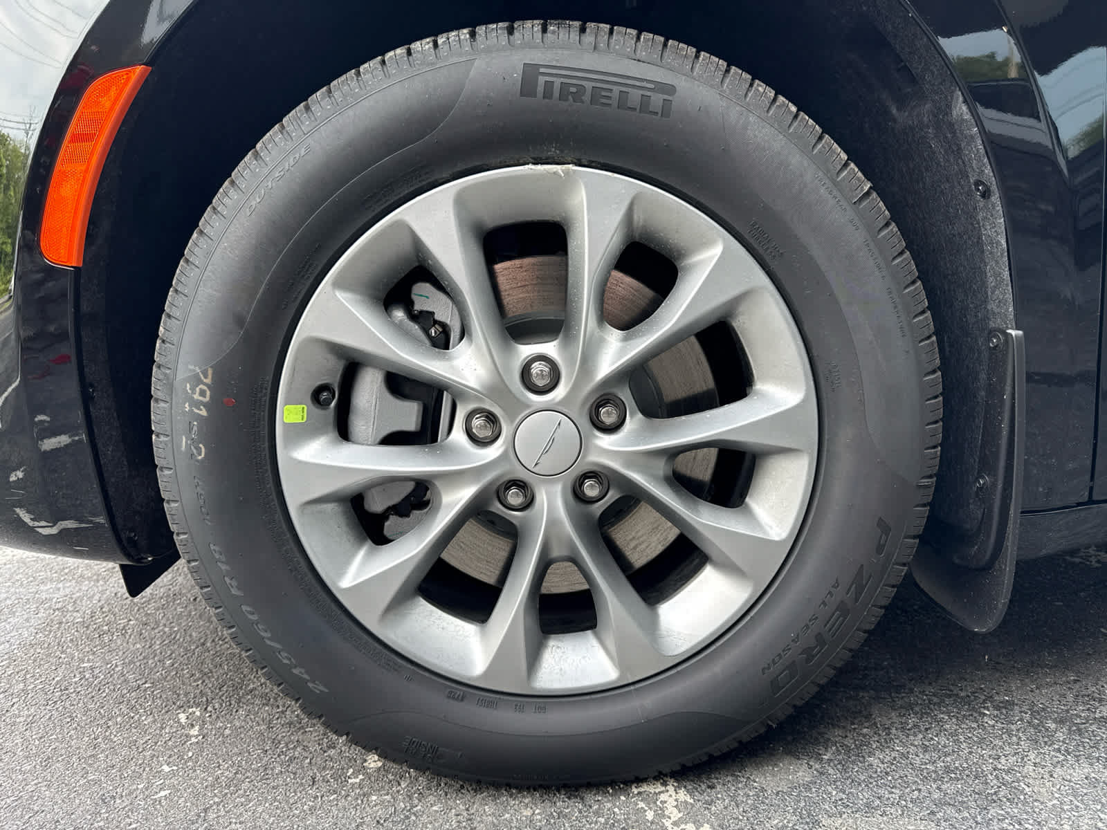 New 2027 Chrysler Pacifica Select AWD/4WD image 8