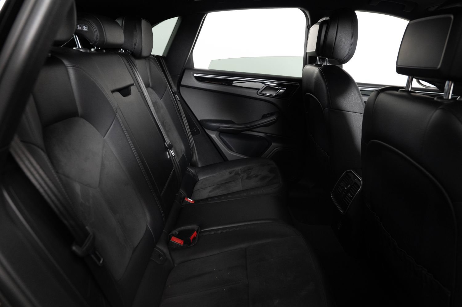 Used 2017 Porsche Macan AWD/4WD image 22