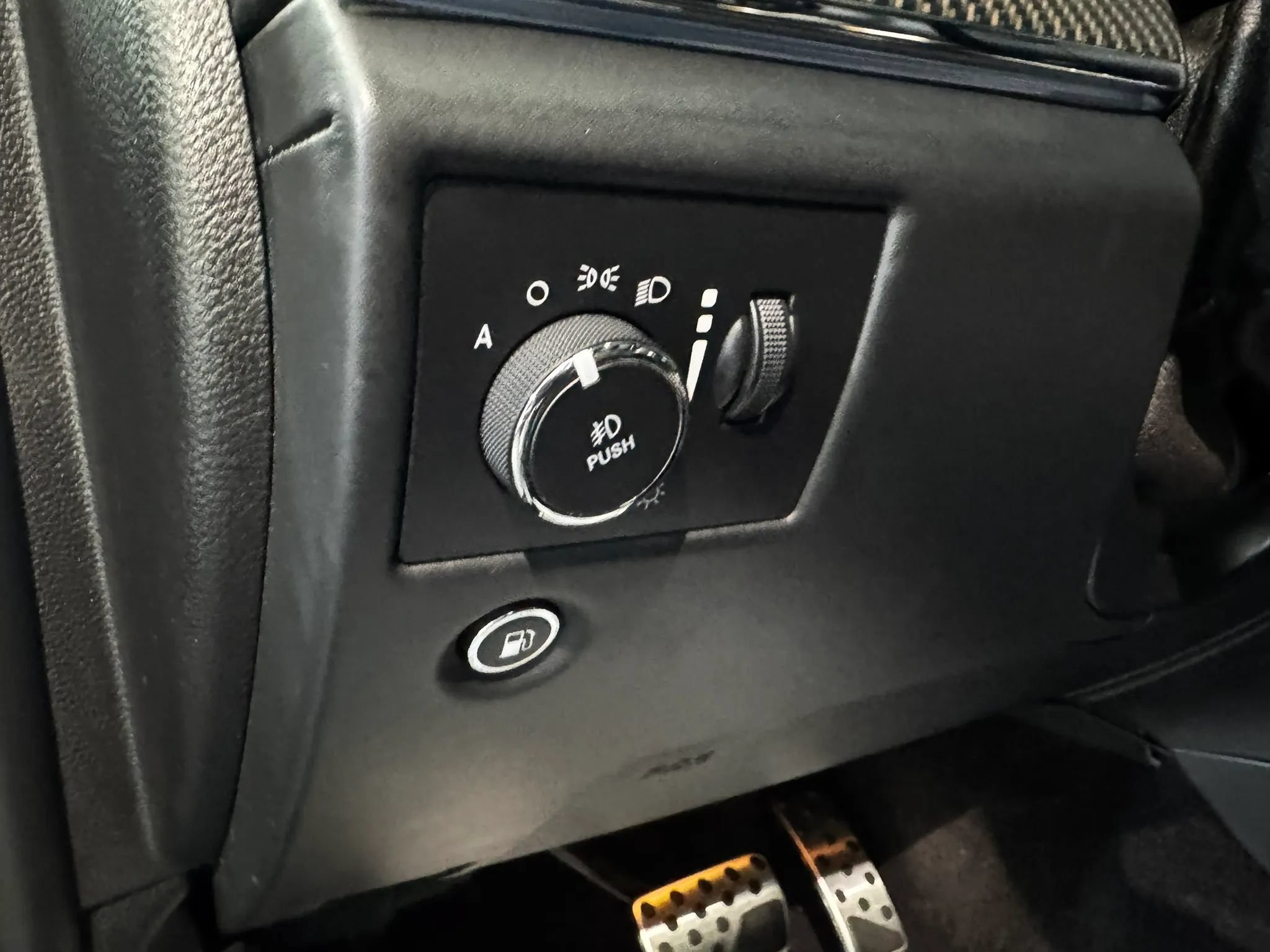 Used 2018 Jeep Grand Cherokee SRT AWD/4WD image 27