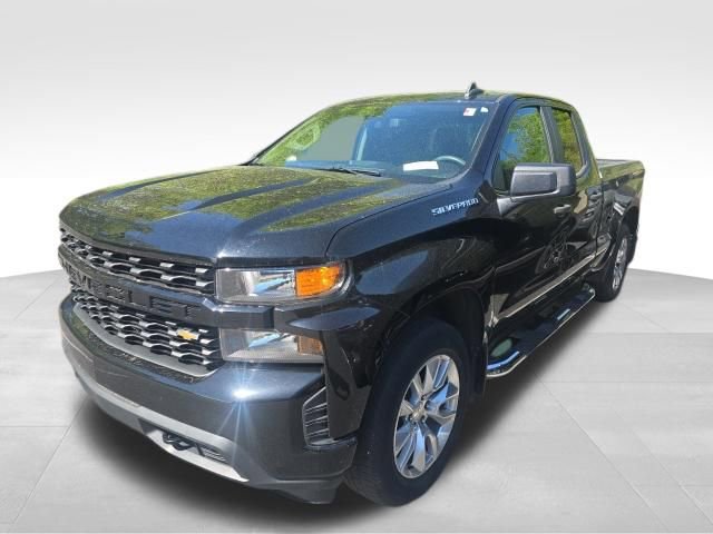 Used 2020 Chevrolet Silverado 1500 Custom w/ Custom Value Package AWD/4WD image 2