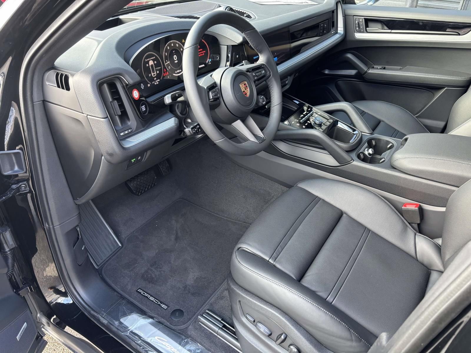 New 2026 Porsche Cayenne Coupe image 4