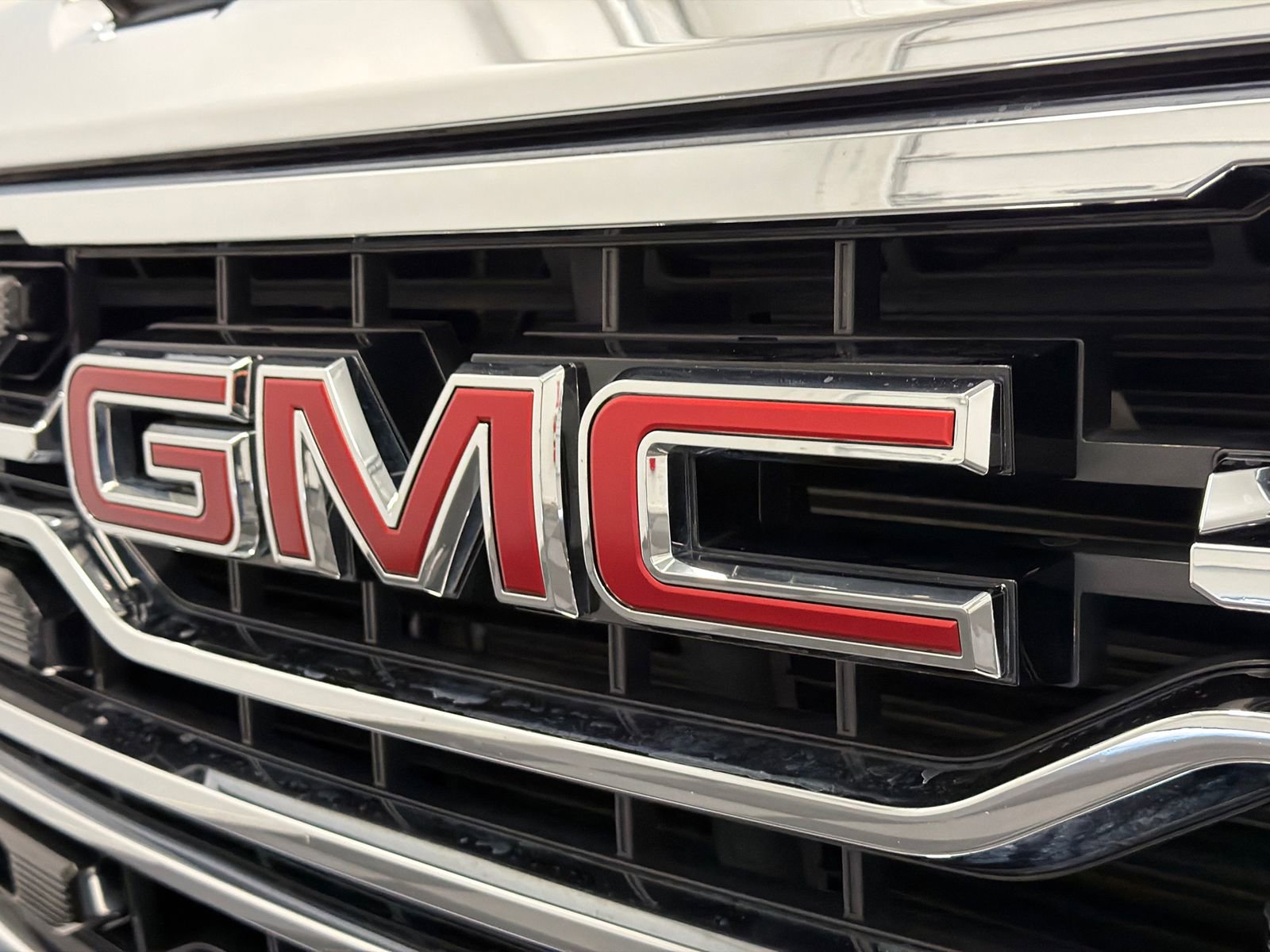Used 2025 GMC Sierra 1500 SLT image 13
