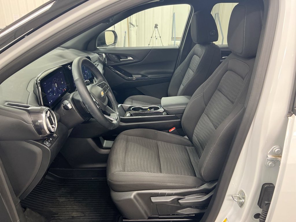Used 2025 Chevrolet Equinox LT w/ Safety and Technology Package FWD image 20