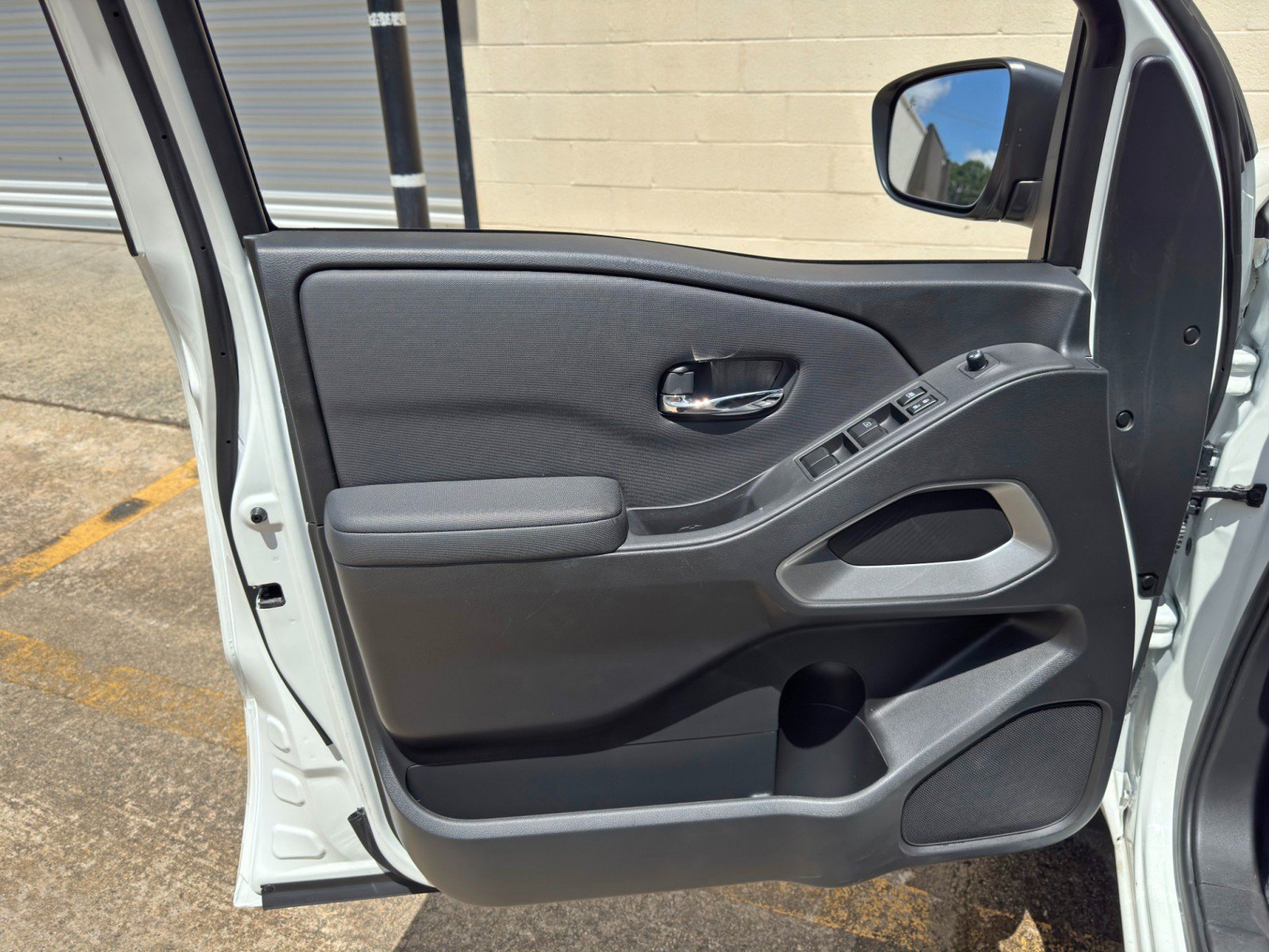 Used 2024 Nissan Frontier SV w/ Technology Package RWD image 35