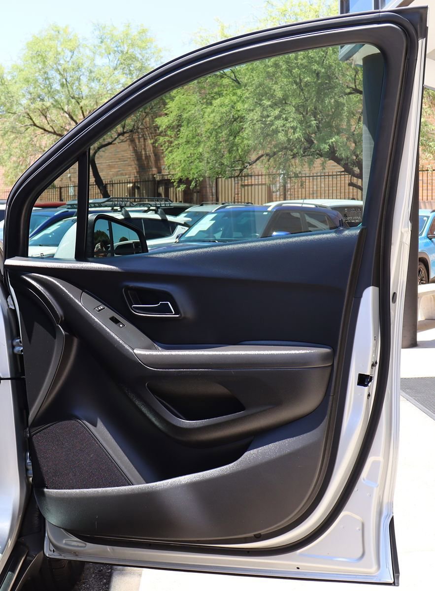 Used 2020 Chevrolet Trax LS w/ Tint and Cruise Package FWD image 33