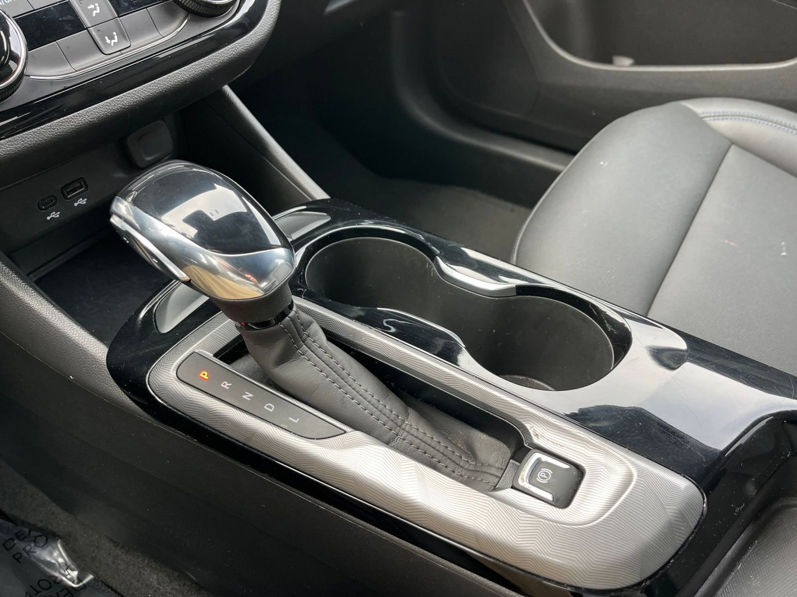 Used 2025 Buick Envista Sport Touring image 41