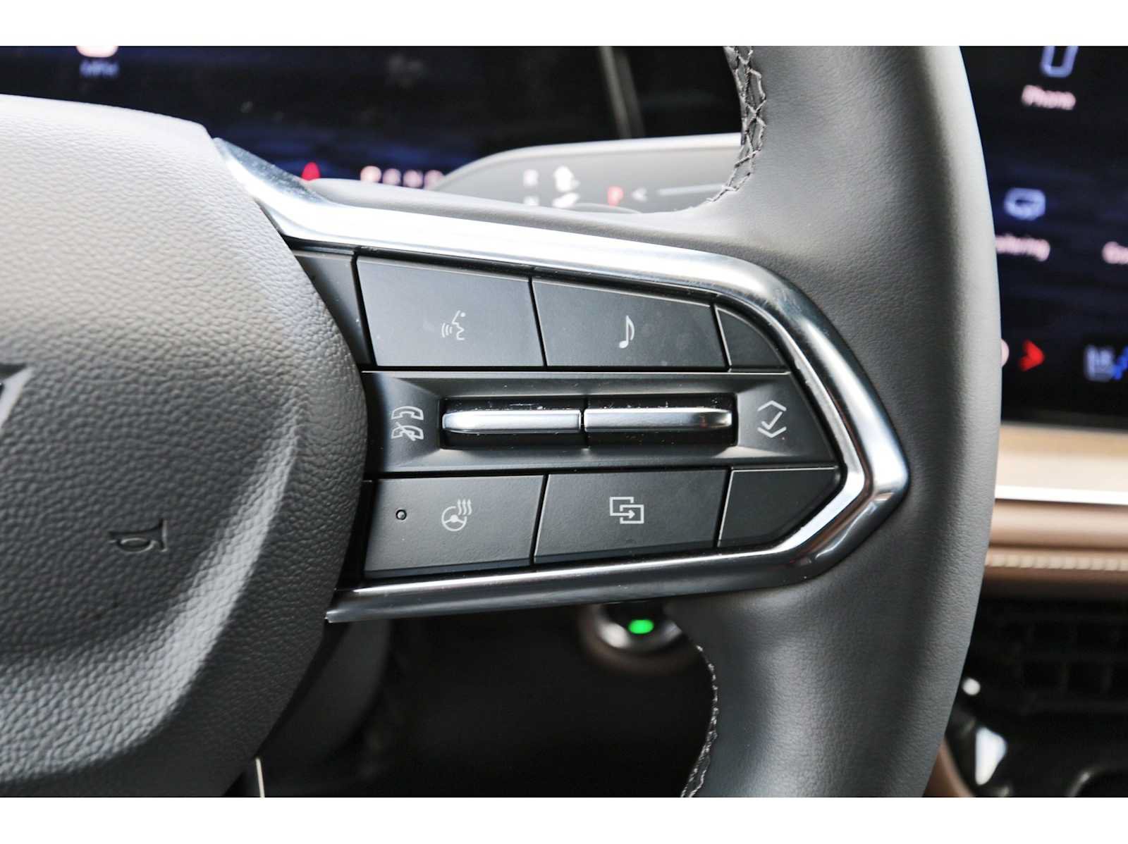 Used 2025 Chevrolet Tahoe High Country AWD/4WD image 18
