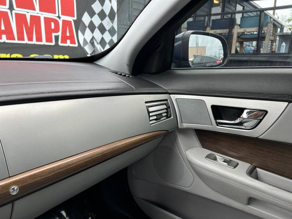 Used 2012 Jaguar XF image 18