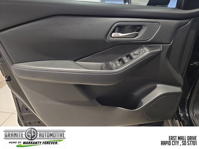 Used 2026 Nissan Rogue SV AWD/4WD image 11