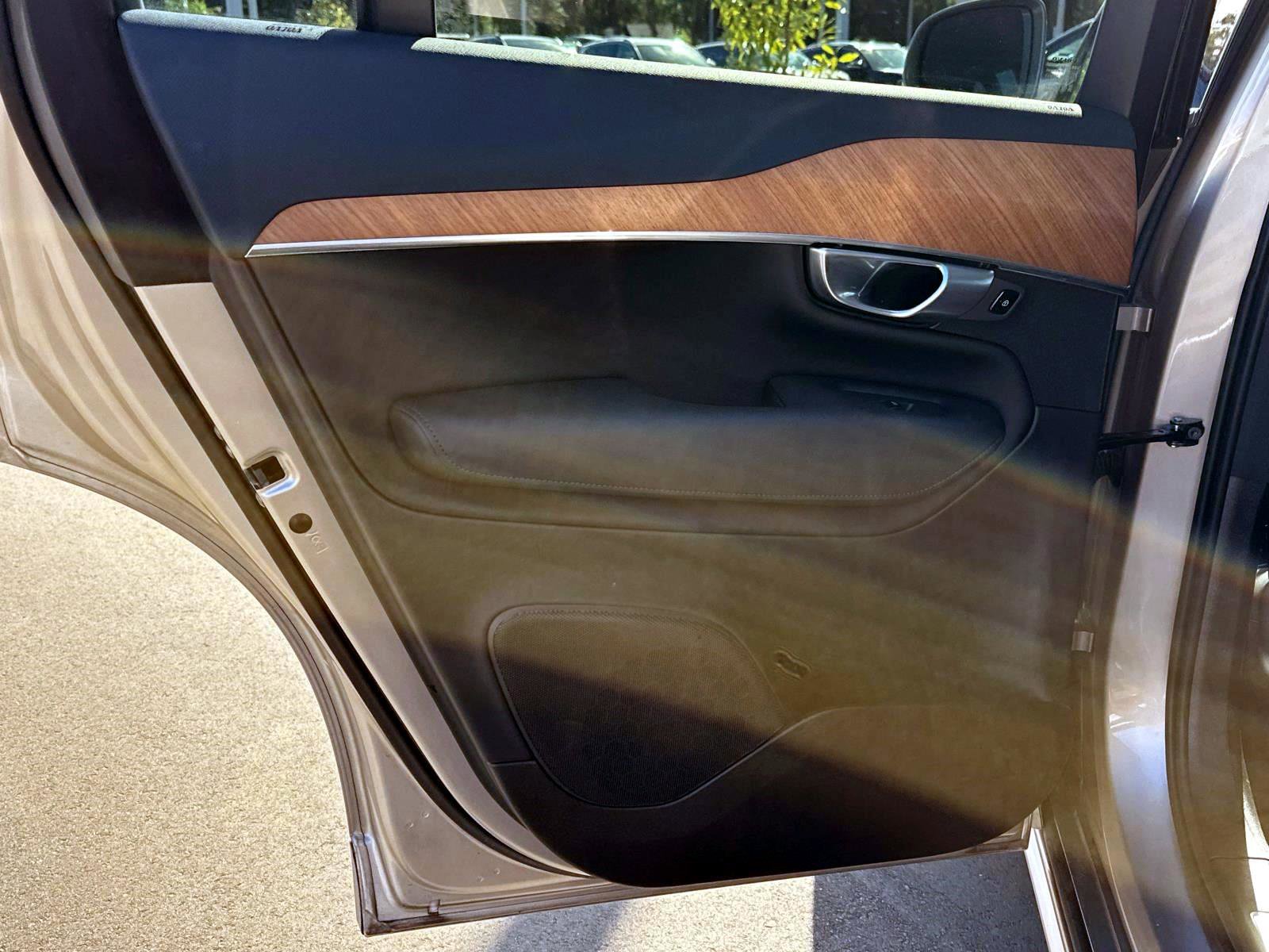 Certified 2024 Volvo XC90 T8 Plus w/ Protection Package Premier image 11