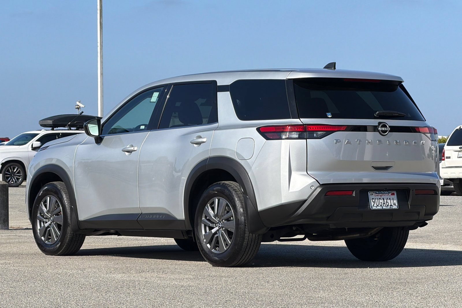 Used 2025 Nissan Pathfinder S FWD image 6