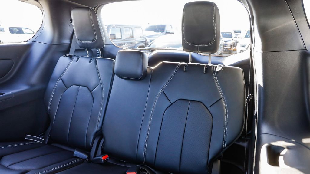 New 2026 Chrysler Pacifica Select w/ S Appearance Package image 22