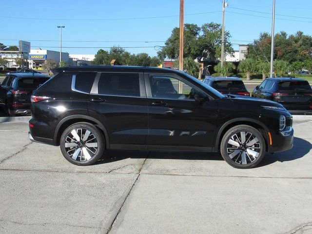 New 2025 Mitsubishi Outlander SE image 2