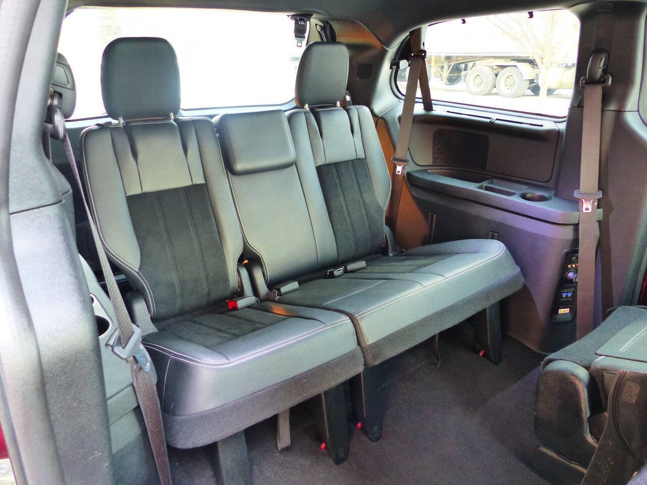 Used 2017 Dodge Grand Caravan SXT w/ Driver Convenience Group image 33