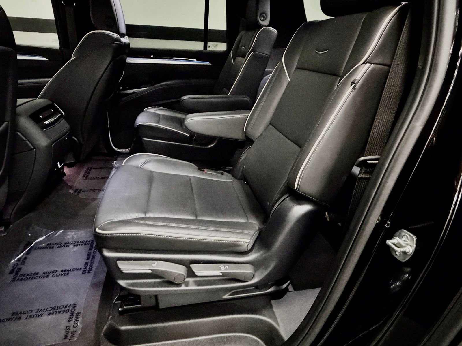 Used 2025 Cadillac Escalade ESV Premium Luxury image 35