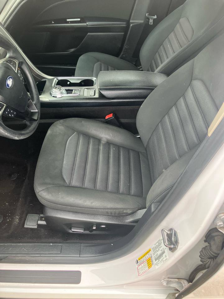 Used 2017 Ford Fusion SE w/ Fusion SE Technology Package image 9