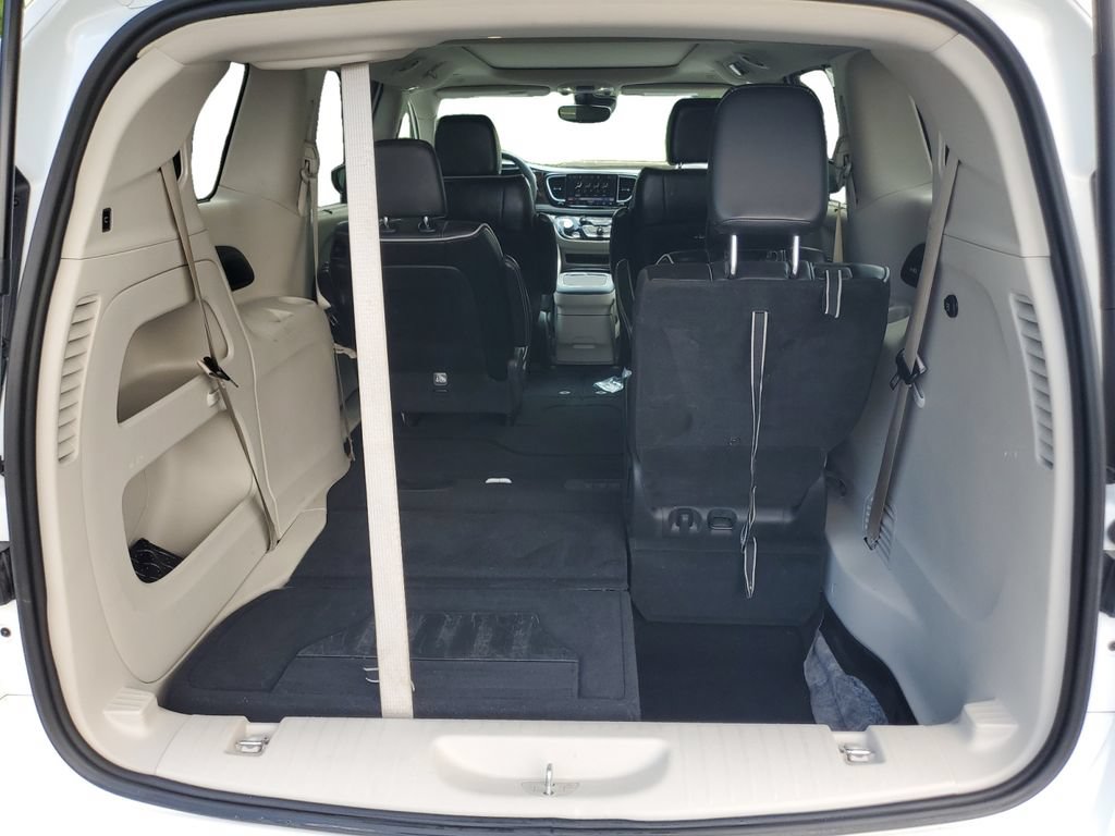 Used 2023 Chrysler Pacifica Limited FWD image 24