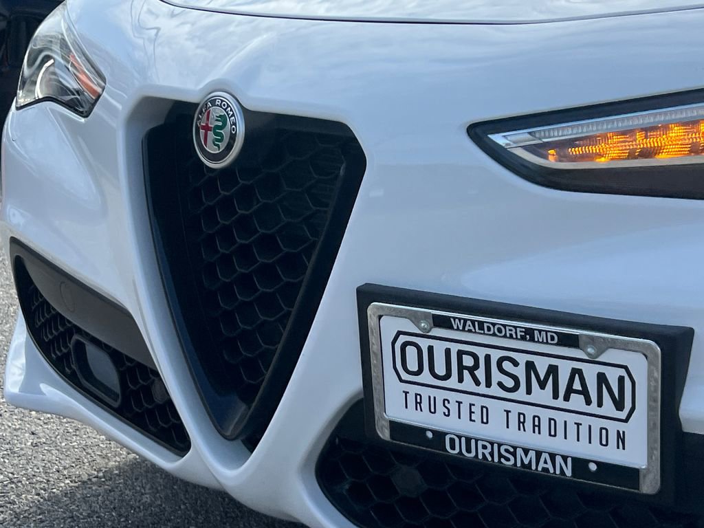 Used 2023 Alfa Romeo Stelvio Veloce image 8