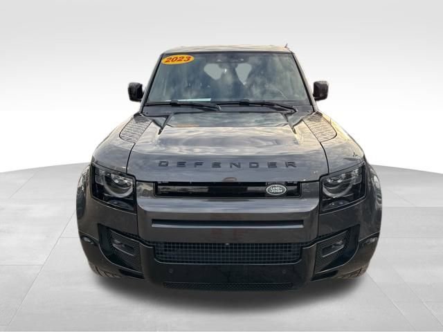 Used 2023 Land Rover Defender 130 X-Dynamic SE image 2