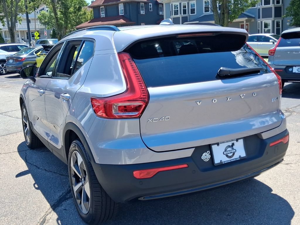 Certified 2026 Volvo XC40 B5 Plus AWD/4WD image 7