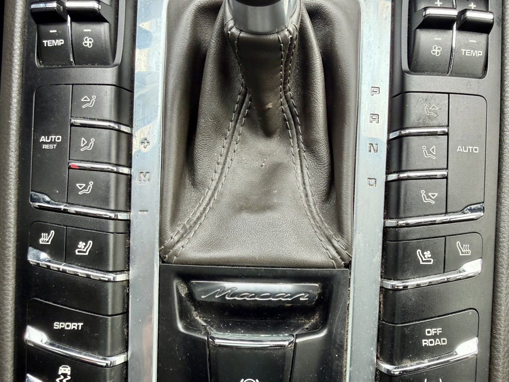 Used 2018 Porsche Macan image 36
