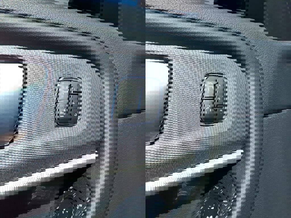 Used 2025 Ford Explorer ST-Line w/ Premium Package image 10