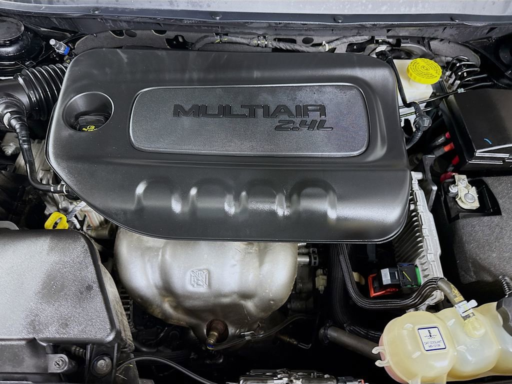 Used 2019 Jeep Cherokee Latitude Plus w/ Comfort/Convenience Group image 32