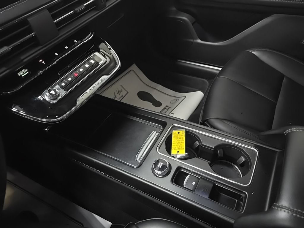 Used 2023 Lincoln Corsair AWD image 31