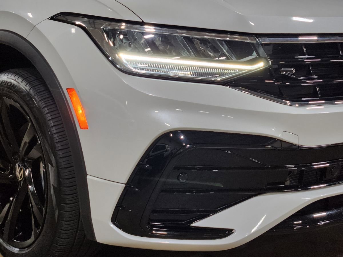 Used 2024 Volkswagen Tiguan SE R-Line image 12