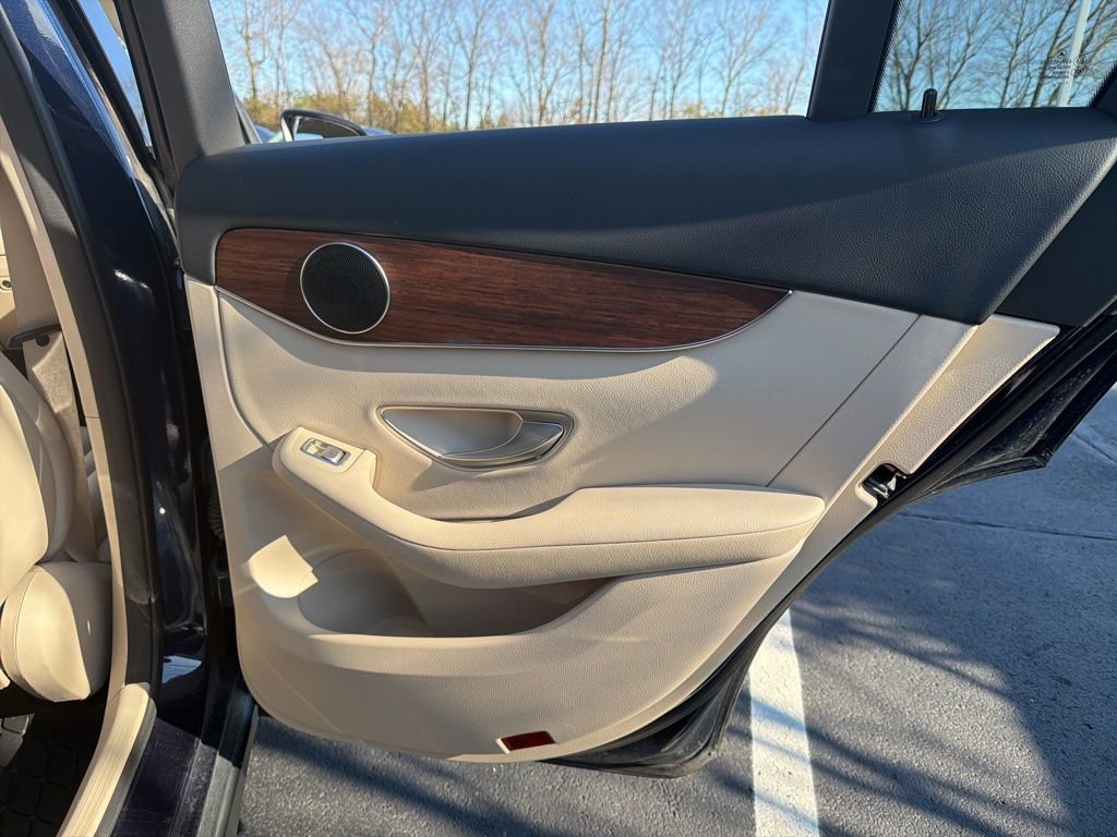 Used 2022 Mercedes-Benz GLC 300 4MATIC image 25