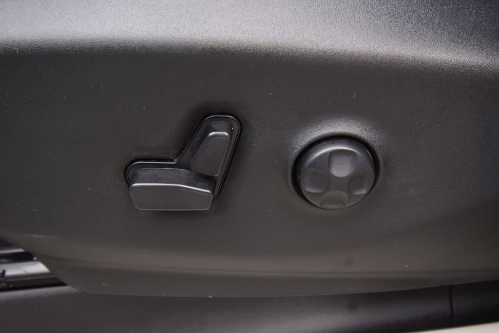 Used 2024 Chrysler Pacifica Touring-L image 24