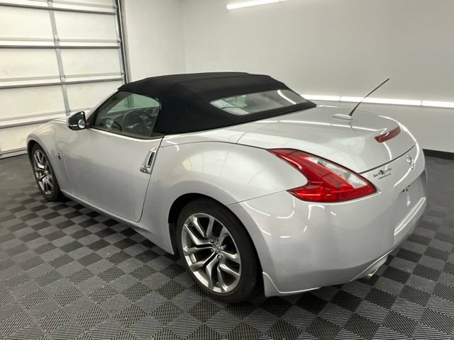 Used 2010 Nissan 370Z Touring RWD image 22