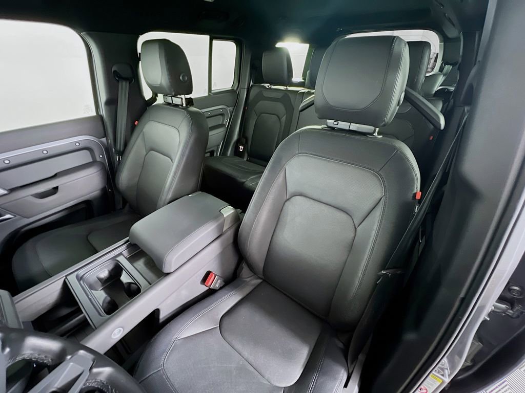 Used 2024 Land Rover Defender 130 X-Dynamic SE image 21