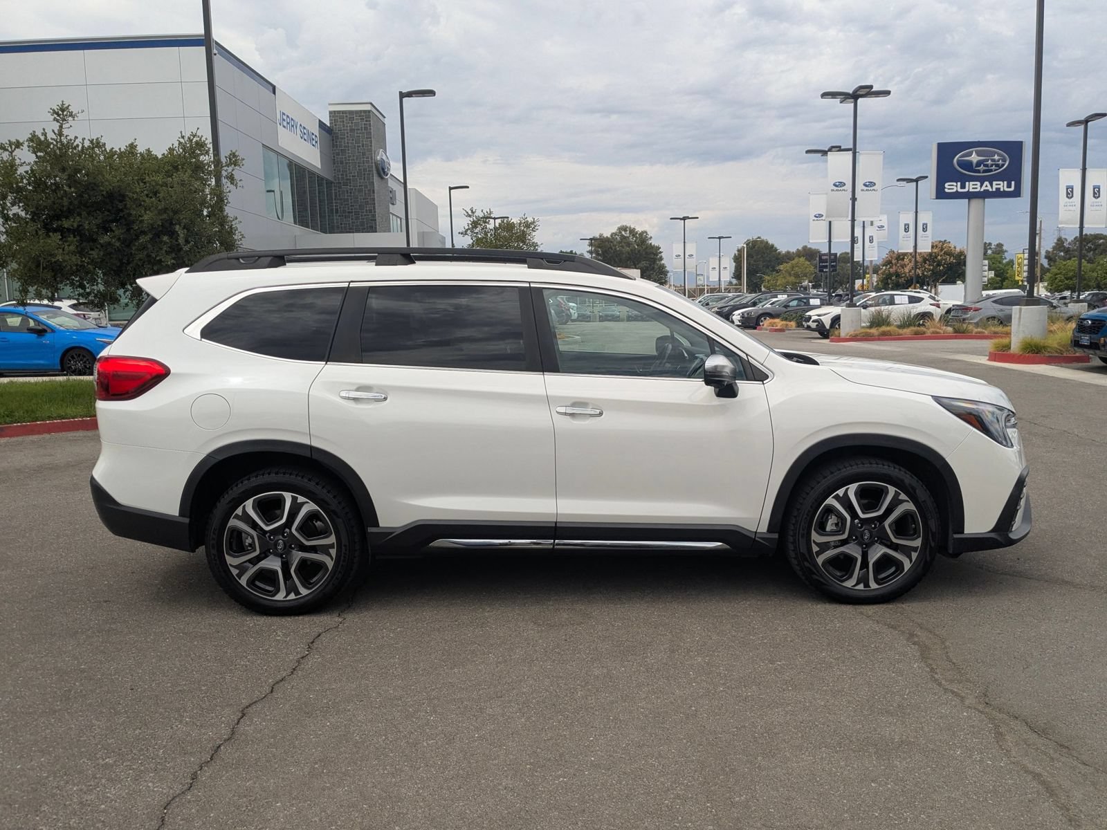 Used 2023 Subaru Ascent Touring AWD/4WD image 6
