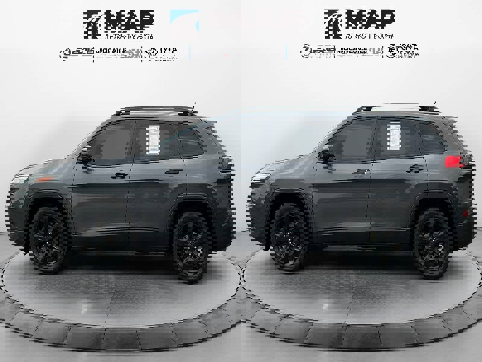 Used 2017 Jeep Cherokee Sport w/ Cold Weather Group image 2