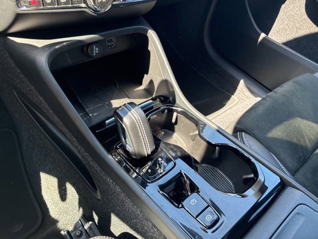 Used 2020 Volvo XC40 T5 R-Design w/ Protection Package Premier AWD/4WD image 26