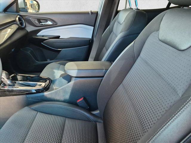 Used 2025 Chevrolet Trax LT FWD image 14