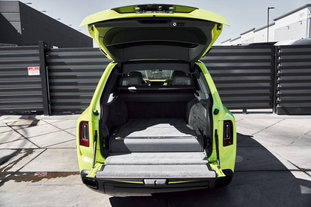 Used 2024 Rolls-Royce Cullinan image 17