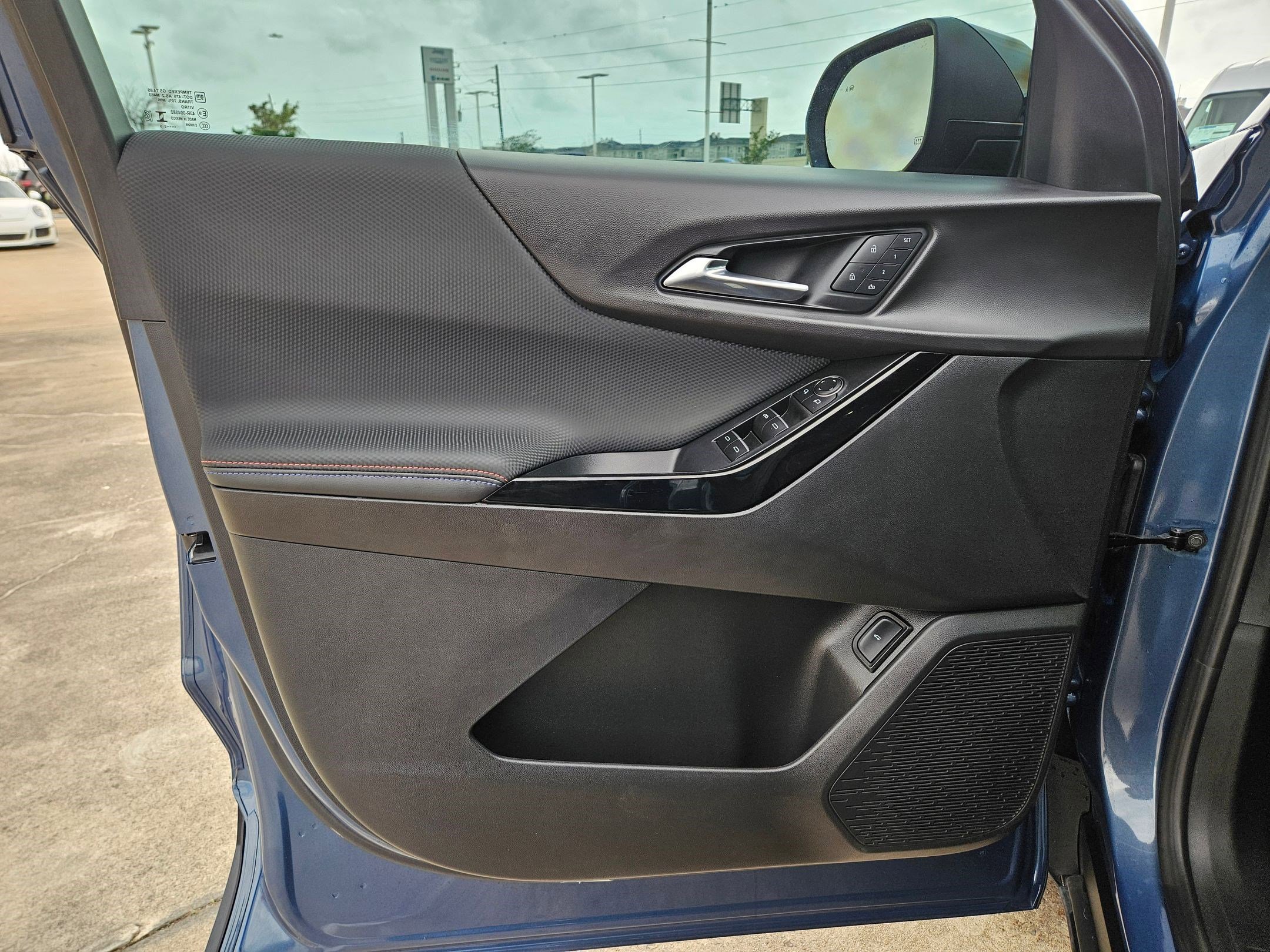 Used 2025 Chevrolet Equinox RS w/ Convenience Package III image 13