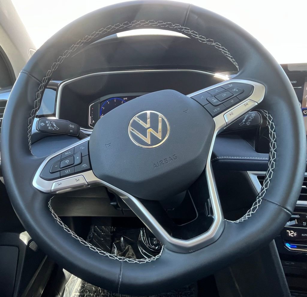 Certified 2025 Volkswagen Taos SEL AWD/4WD image 8