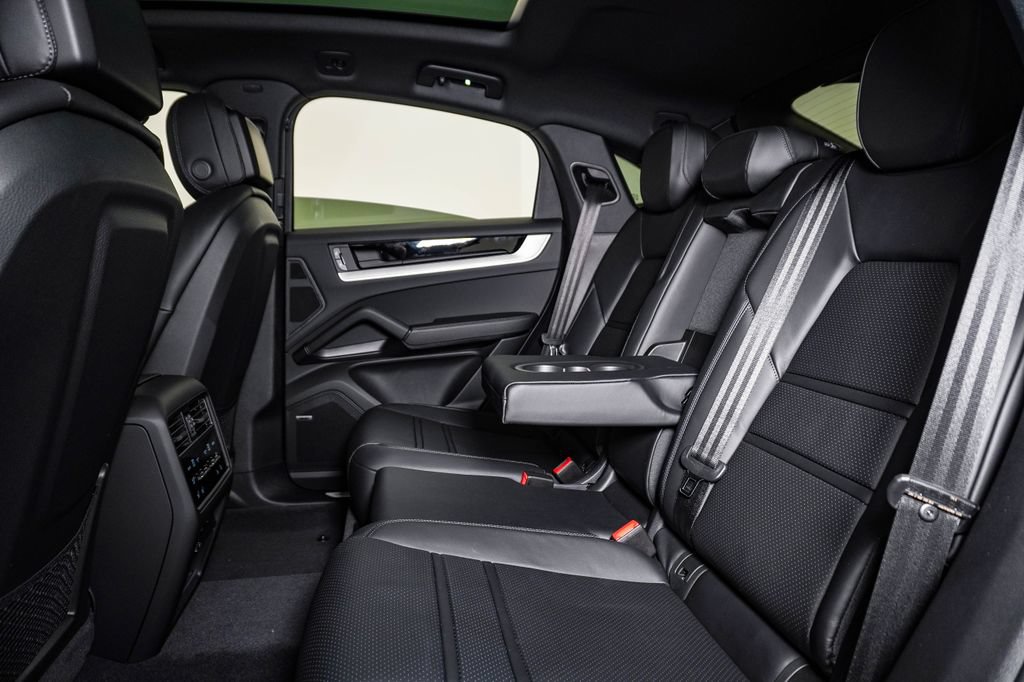New 2026 Porsche Cayenne Coupe AWD/4WD image 17