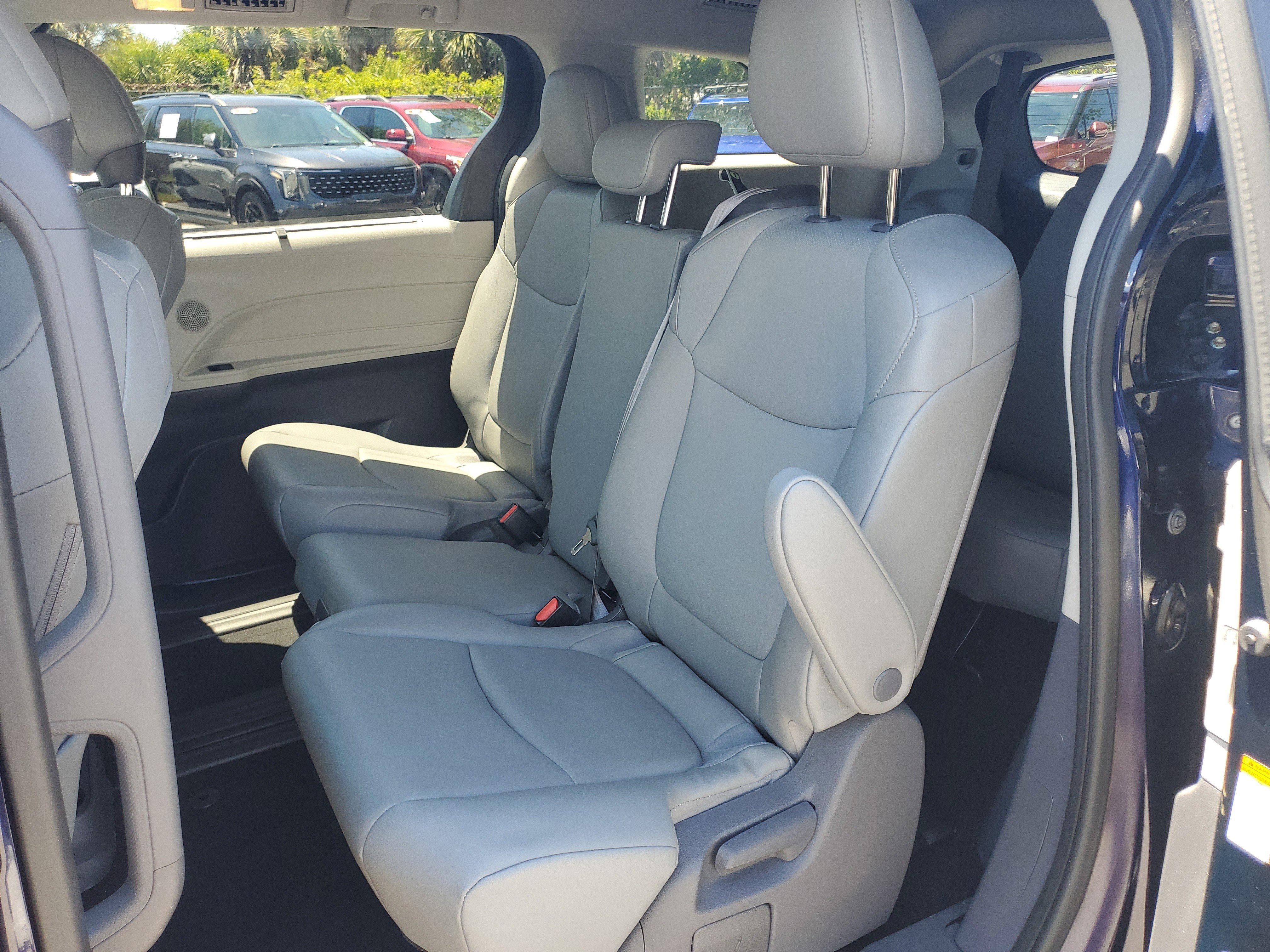 Certified 2021 Toyota Sienna XLE FWD image 12
