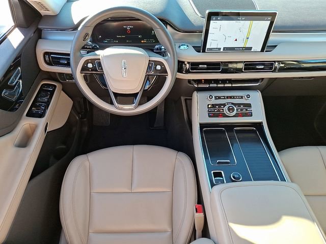 Used 2023 Lincoln Aviator AWD w/ Premium Package image 11