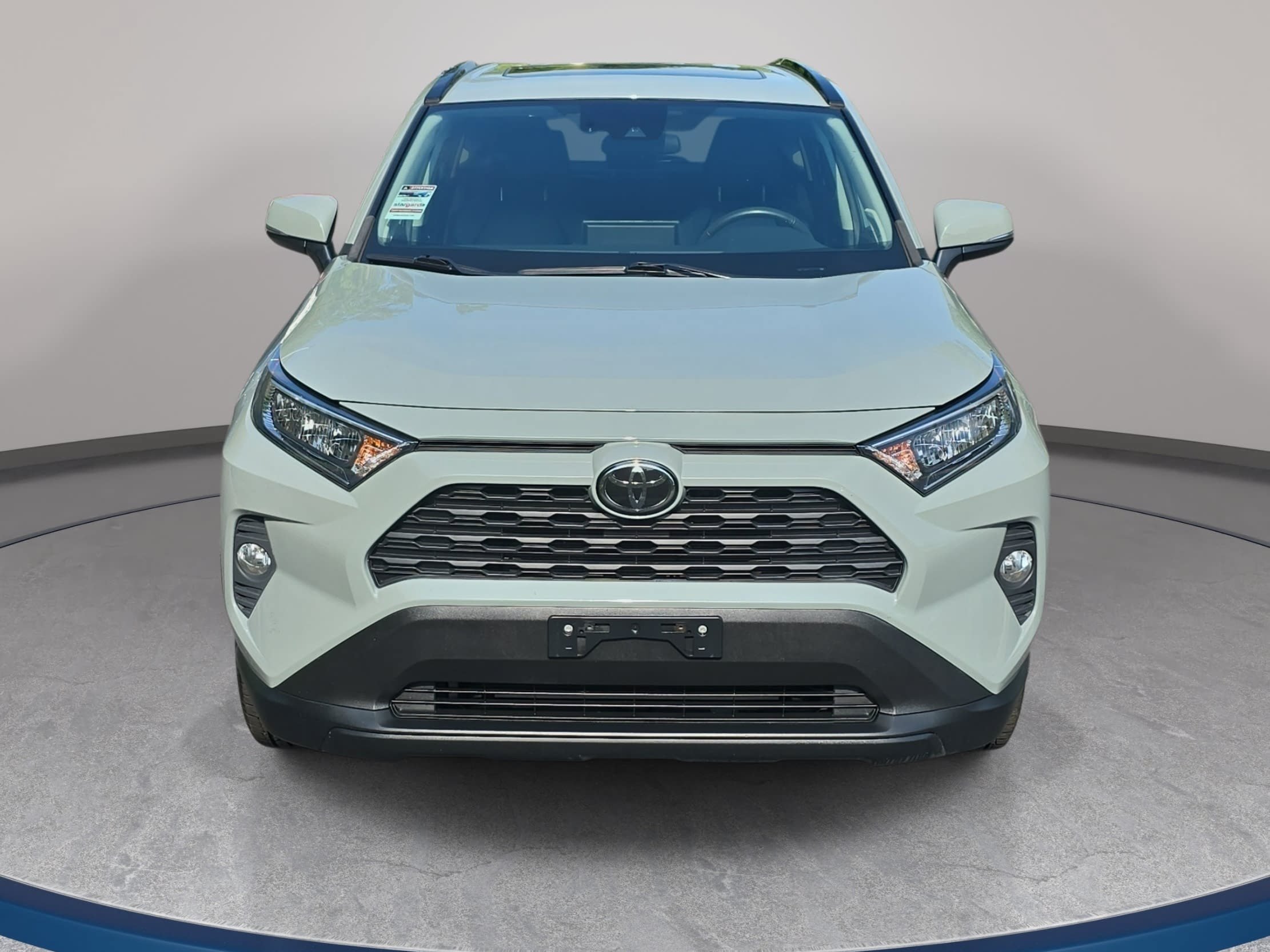 Used 2020 Toyota RAV4 XLE Premium AWD/4WD image 2