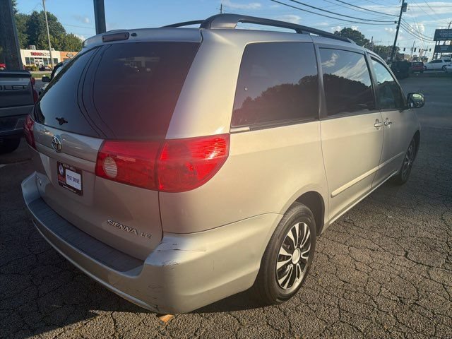 Used 2010 Toyota Sienna LE FWD image 7