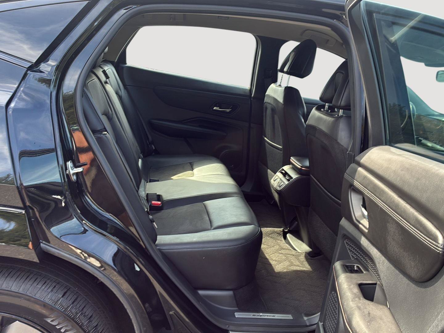 Used 2024 Nissan Ariya AWD image 15