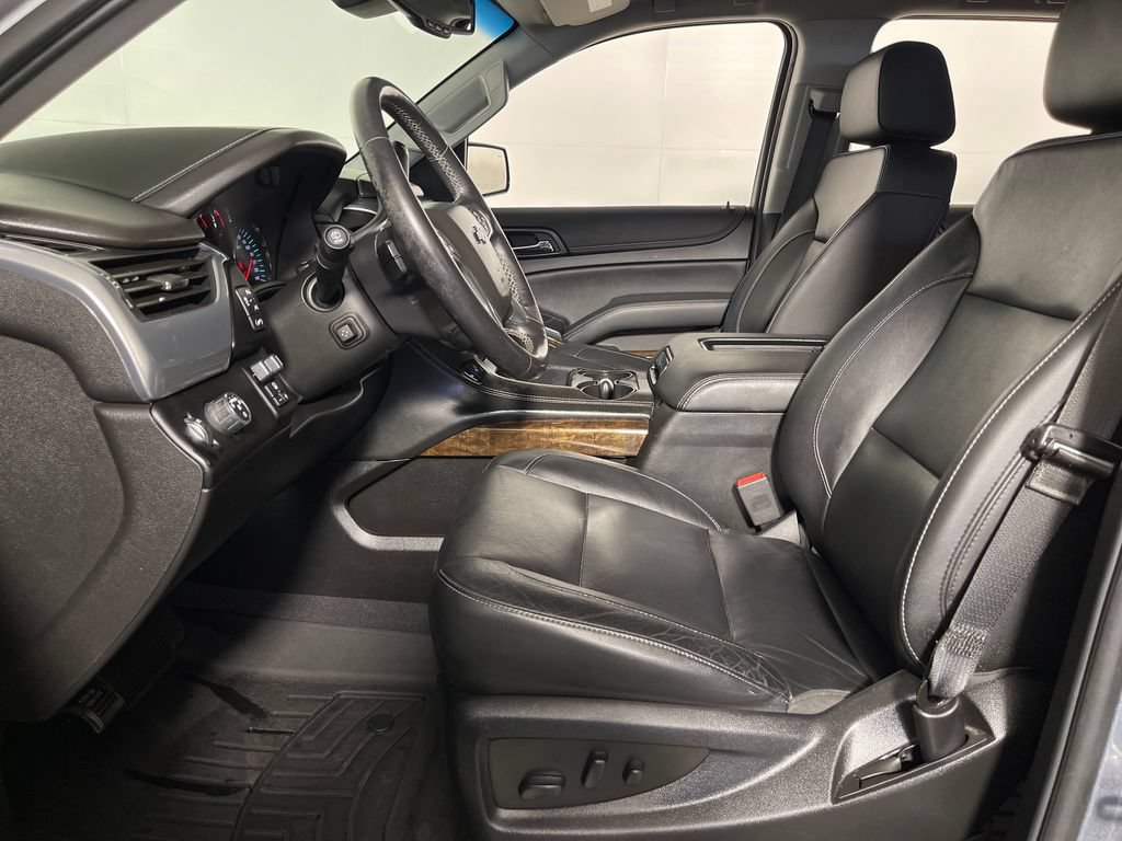 Used 2019 Chevrolet Tahoe LT w/ LT Signature Package RWD image 12