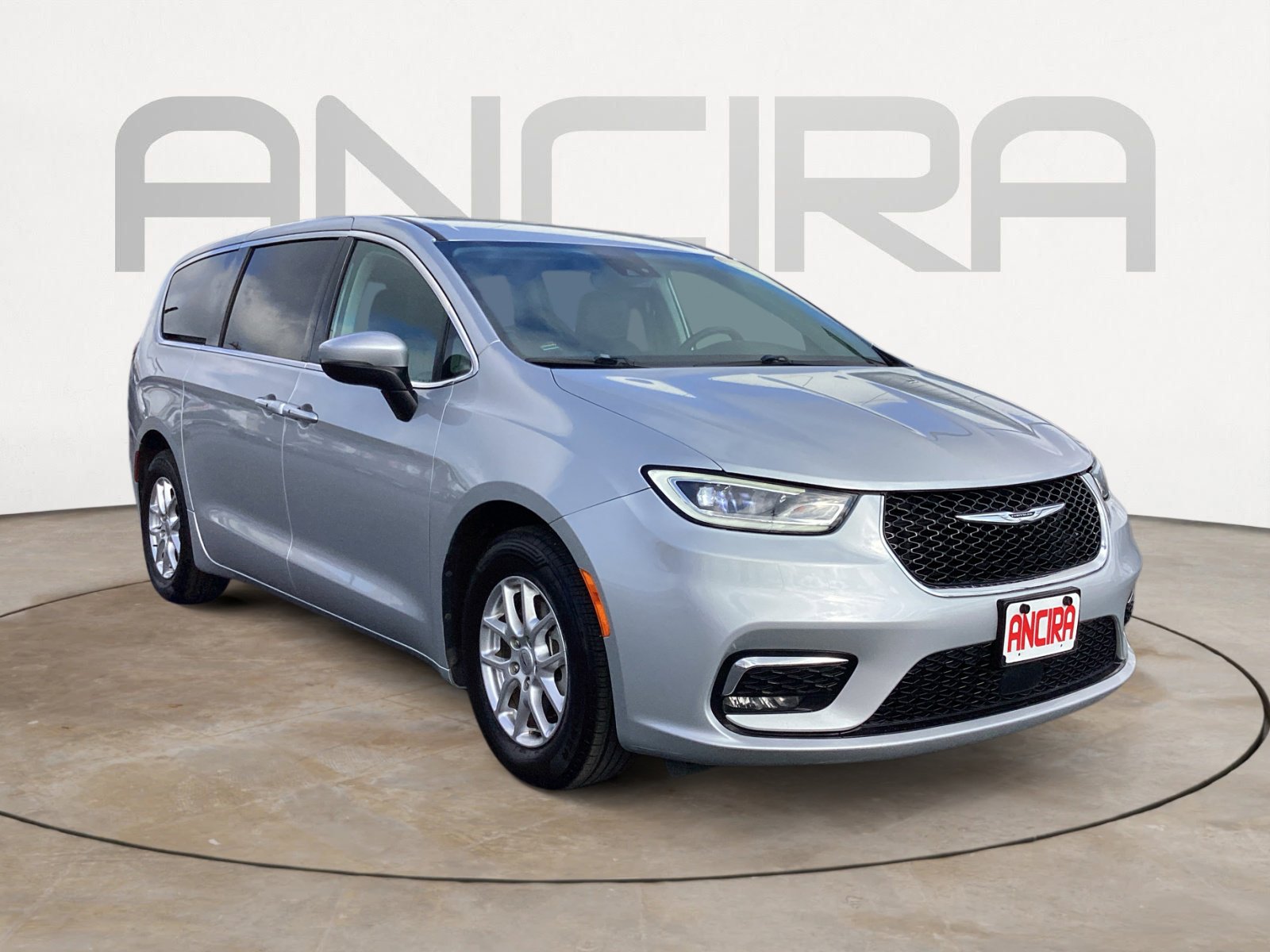 Used 2023 Chrysler Pacifica Touring-L image 7