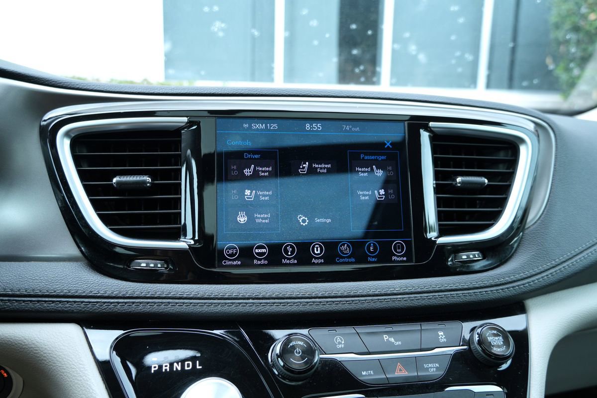 Used 2018 Chrysler Pacifica Limited FWD image 41